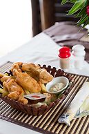 Funky Fish Beach & Surf Resort - Hostel