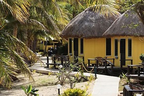 Funky Fish Beach & Surf Resort - Hostel