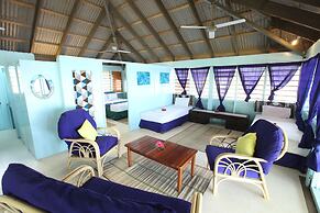 Funky Fish Beach & Surf Resort - Hostel