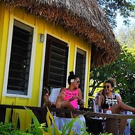 Funky Fish Beach & Surf Resort - Hostel