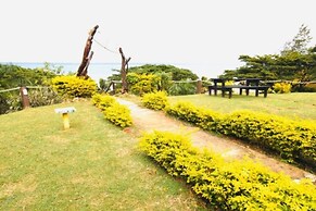 Funky Fish Beach & Surf Resort - Hostel