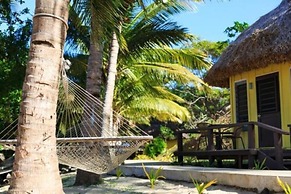 Funky Fish Beach & Surf Resort - Hostel