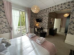 BRIT HOTEL & SPA Le Roc au Chien