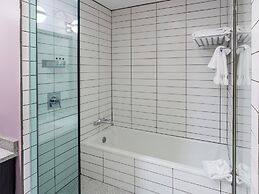 Hotel at the Lafayette Trademark Collection by Wyndham