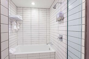 Hotel at the Lafayette Trademark Collection by Wyndham