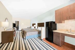 Super 8 by Wyndham Dilley TX