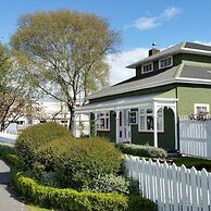 Designer Cottage B&B