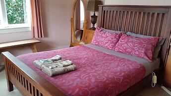 Designer Cottage B&B