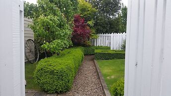 Designer Cottage B&B