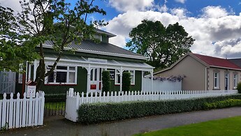 Designer Cottage B&B