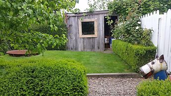 Designer Cottage B&B