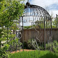 Designer Cottage B&B