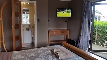 Designer Cottage B&B