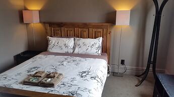 Designer Cottage B&B