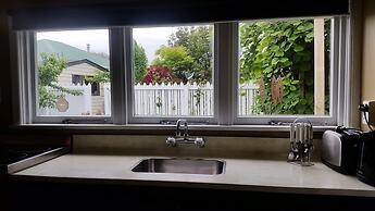 Designer Cottage B&B