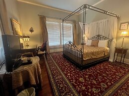 Historic Michabelle Inn