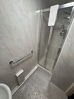 Delovely Hotel