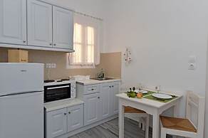 Tarsa Studios & Apartments