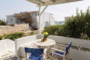 Tarsa Studios & Apartments