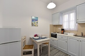 Tarsa Studios & Apartments