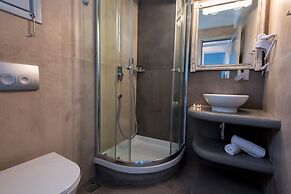 Tarsa Studios & Apartments