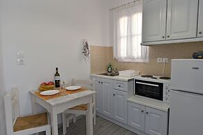 Tarsa Studios & Apartments