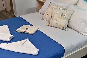 Tarsa Studios & Apartments