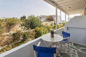 Tarsa Studios & Apartments