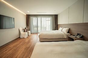 Raon Hotel & Resort