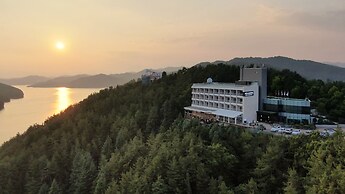 Asia Lakeside Hotel