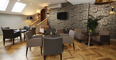 Red Hall Hotel