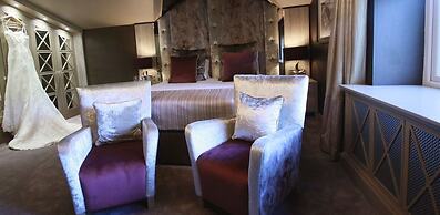 Red Hall Hotel