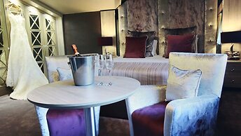 Red Hall Hotel