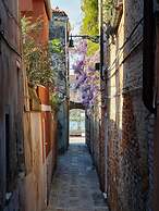 Friendly Venice Suites