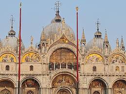 Friendly Venice Suites