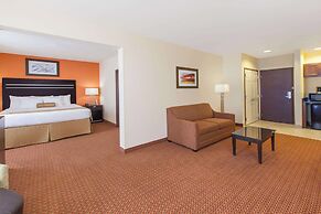 La Quinta Inn & Suites by Wyndham Tulsa Midtown
