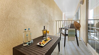 La Mer Beachfront Resort