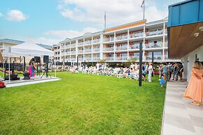 La Mer Beachfront Resort