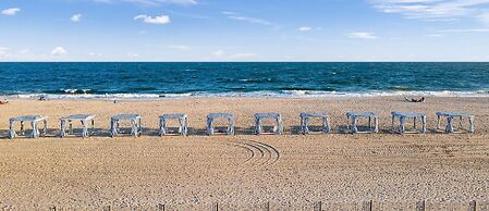 La Mer Beachfront Resort