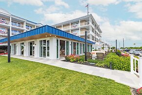 La Mer Beachfront Resort