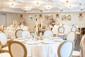 La Mer Beachfront Resort