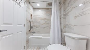 La Mer Beachfront Resort