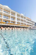 La Mer Beachfront Resort