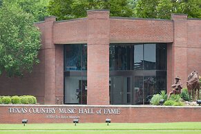 Super 8 by Wyndham Carthage TX