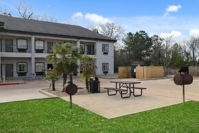 Super 8 by Wyndham Carthage TX