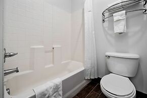 Super 8 by Wyndham Carthage TX