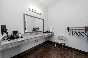 Super 8 by Wyndham Carthage TX