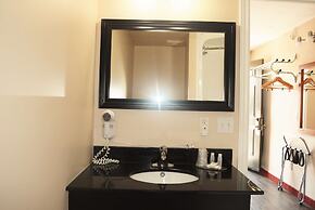 Knights Inn Arnprior