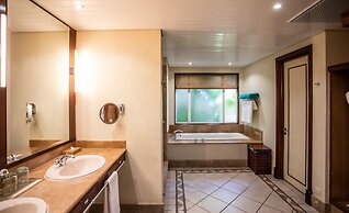 Paradis Beachcomber Golf Resort & Spa