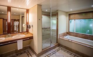 Paradis Beachcomber Golf Resort & Spa
